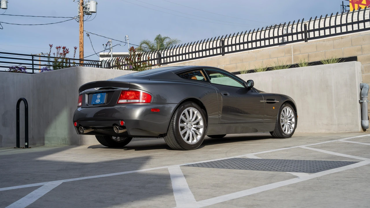 2002 Aston Martin Vanquish 1st Gen - Image 25 of 31