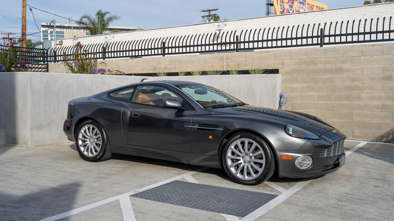 2002 Aston Martin Vanquish 1st Gen - Image 30 of 31