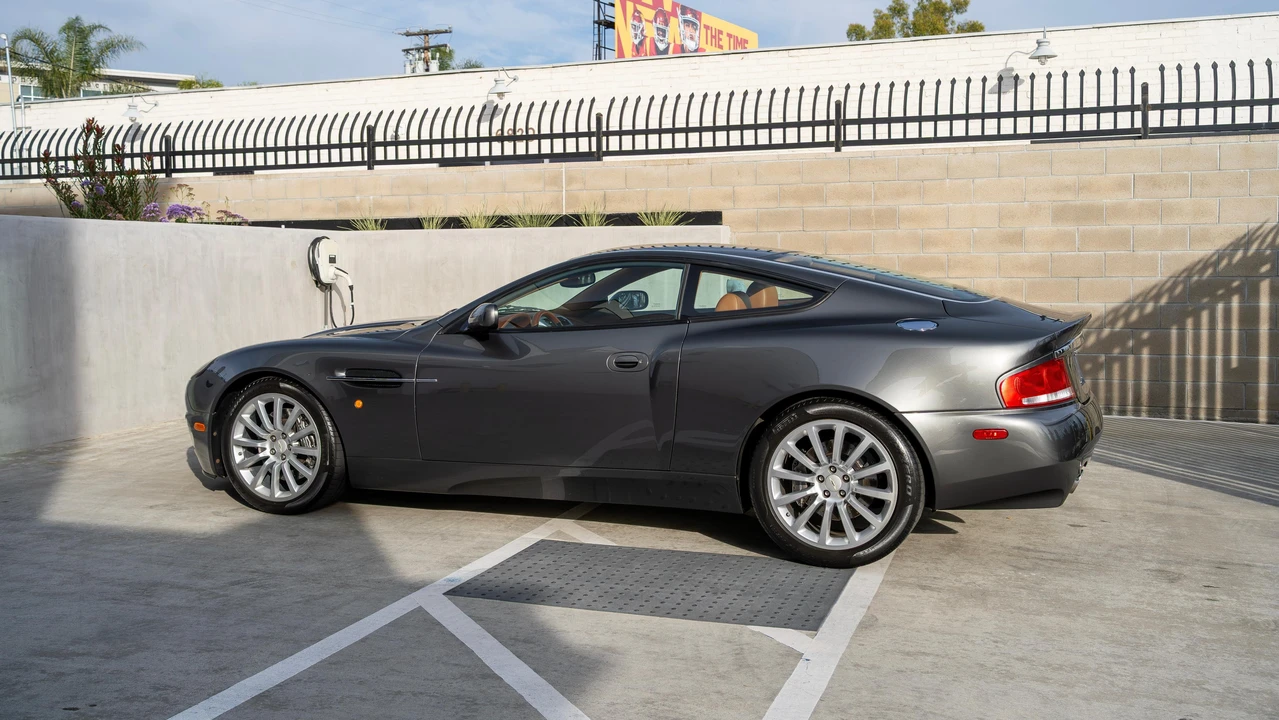 2002 Aston Martin Vanquish 1st Gen - Image 15 of 31
