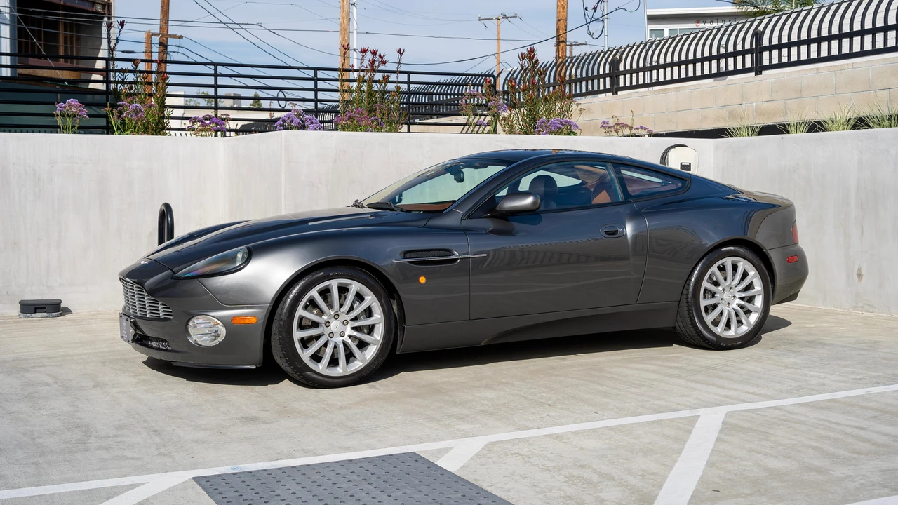 2002 Aston Martin Vanquish 1st Gen - Image 11 of 31