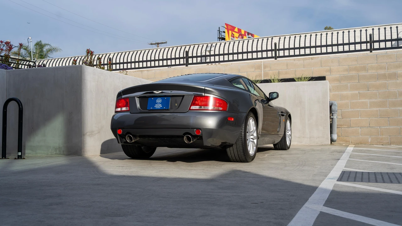 2002 Aston Martin Vanquish 1st Gen - Image 23 of 31