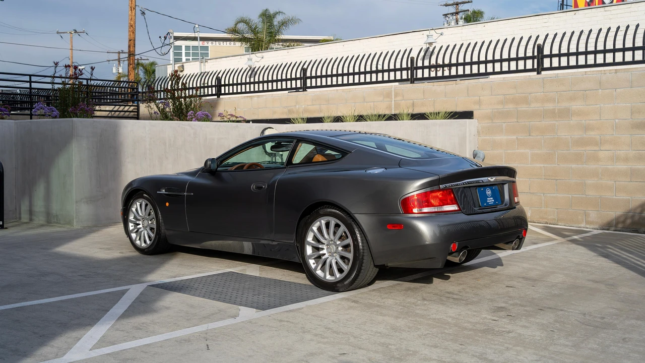 2002 Aston Martin Vanquish 1st Gen - Image 18 of 31