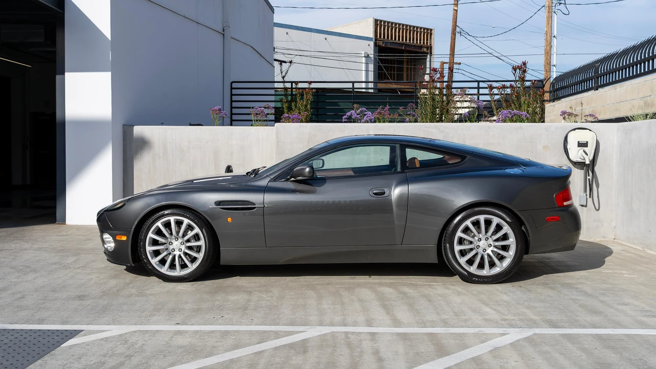 2002 Aston Martin Vanquish 1st Gen - Image 13 of 31