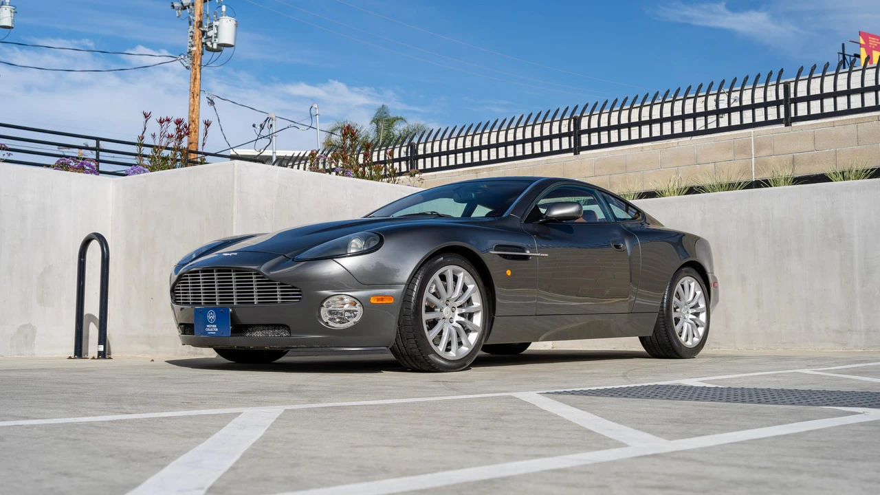 2002 Aston Martin Vanquish 1st Gen - Image 9 of 31