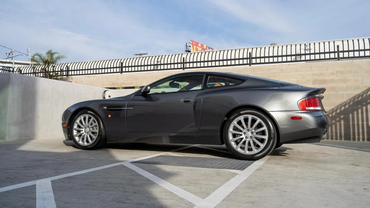 2002 Aston Martin Vanquish 1st Gen - Image 16 of 31