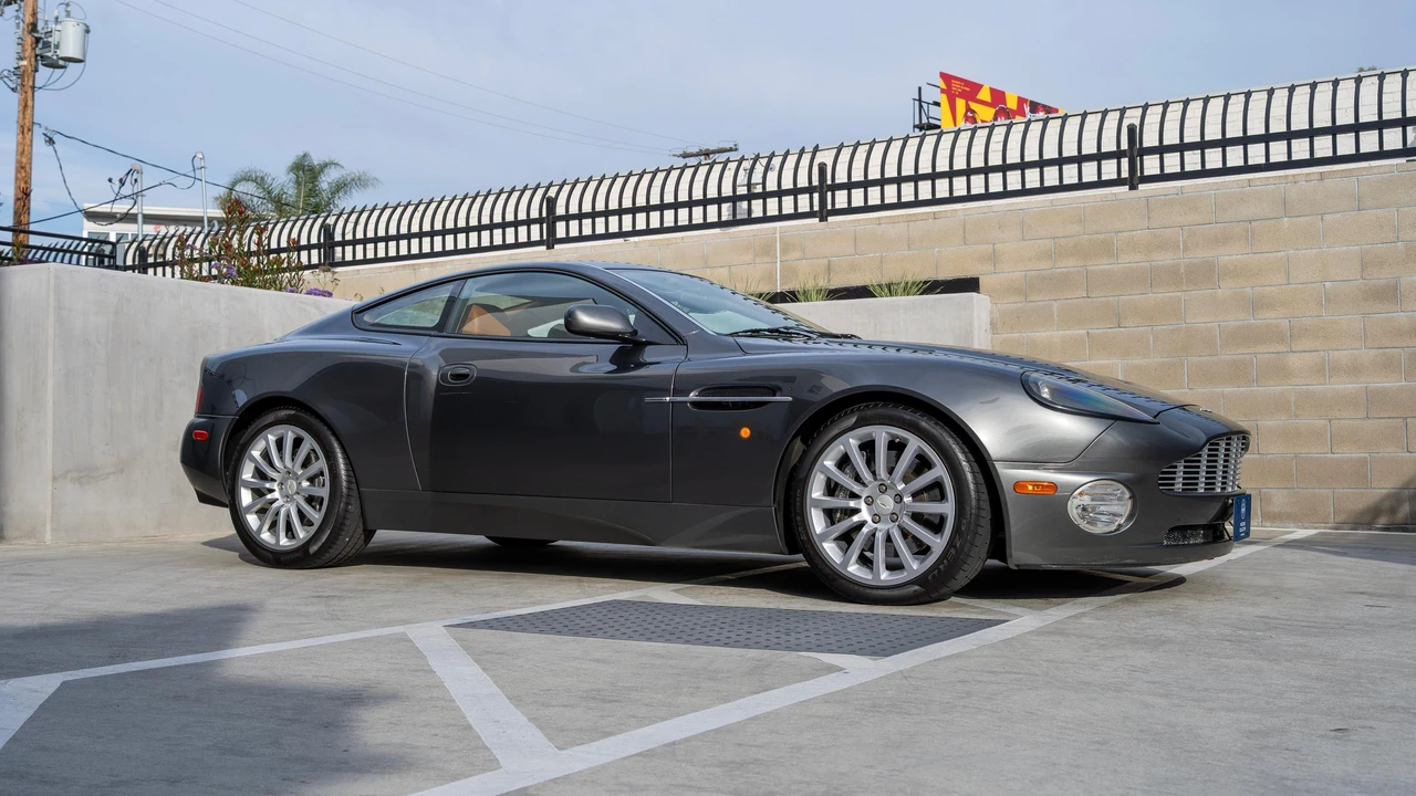 2002 Aston Martin Vanquish 1st Gen - Image 29 of 31