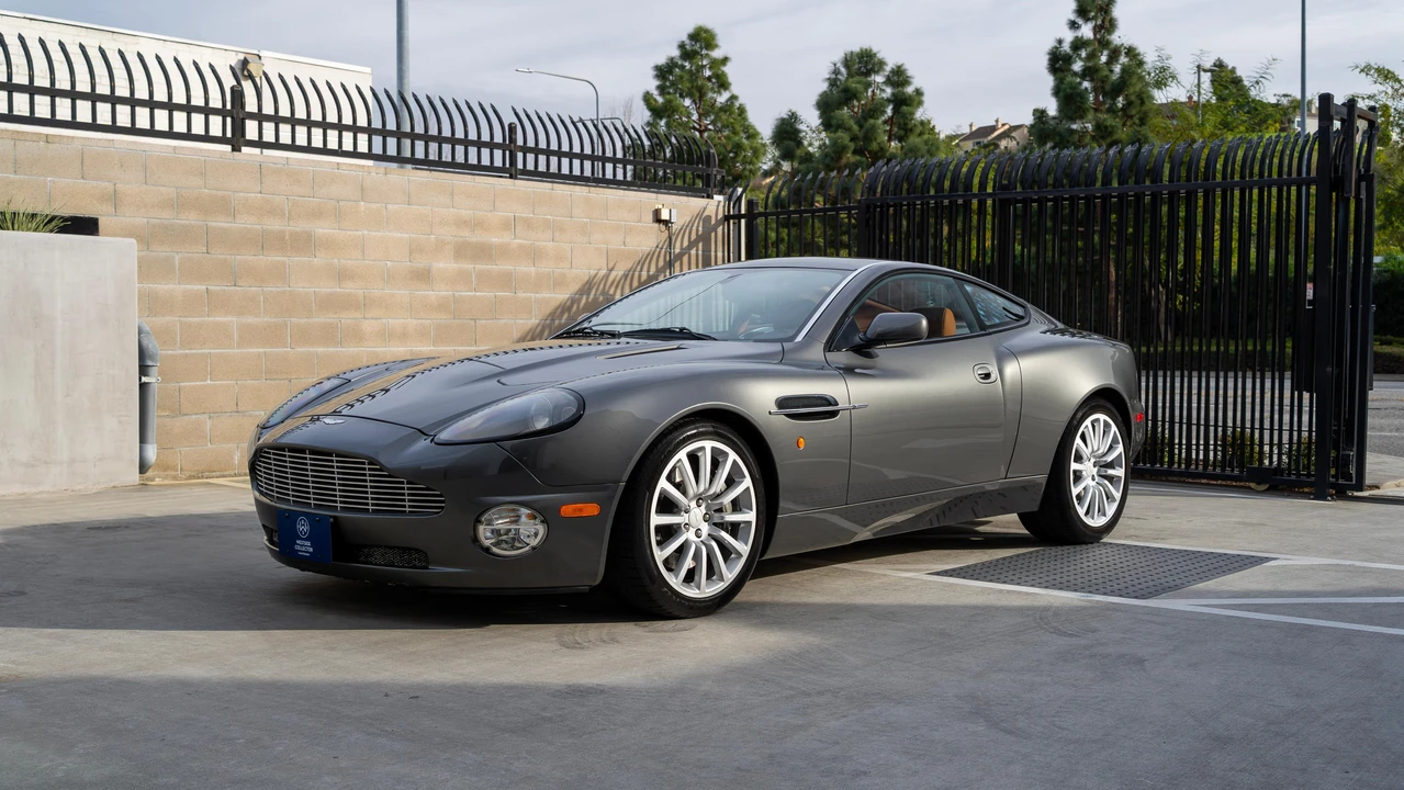 2002 Aston Martin Vanquish 1st Gen - Image 10 of 31
