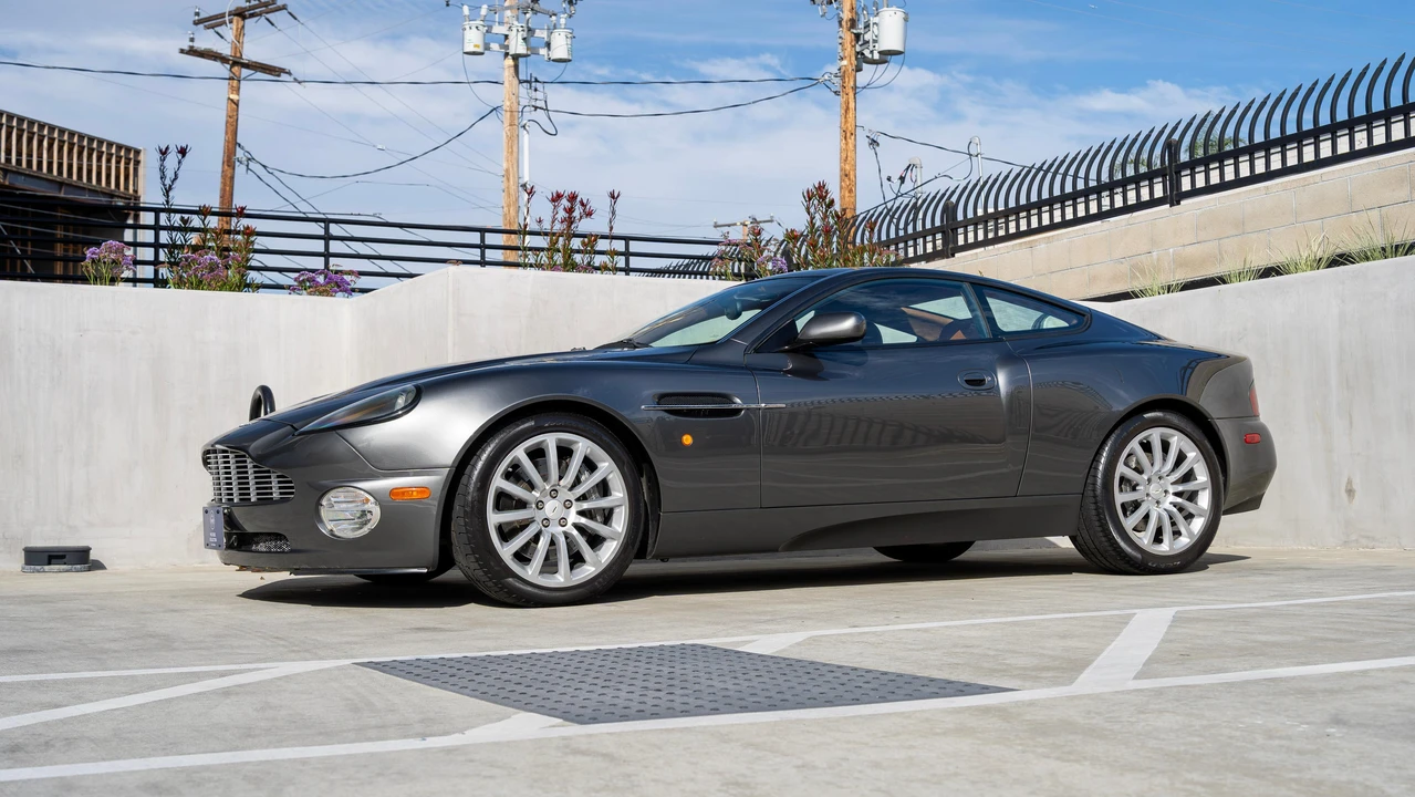 2002 Aston Martin Vanquish 1st Gen - Image 12 of 31