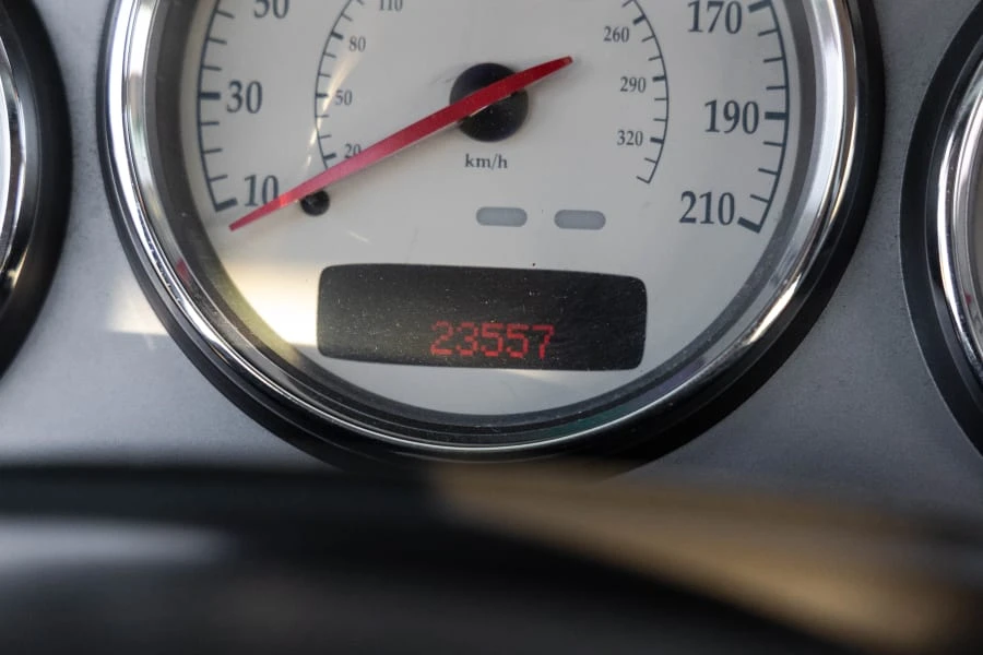 2002 Aston Martin Vanquish 1st Gen - Image 21 of 25