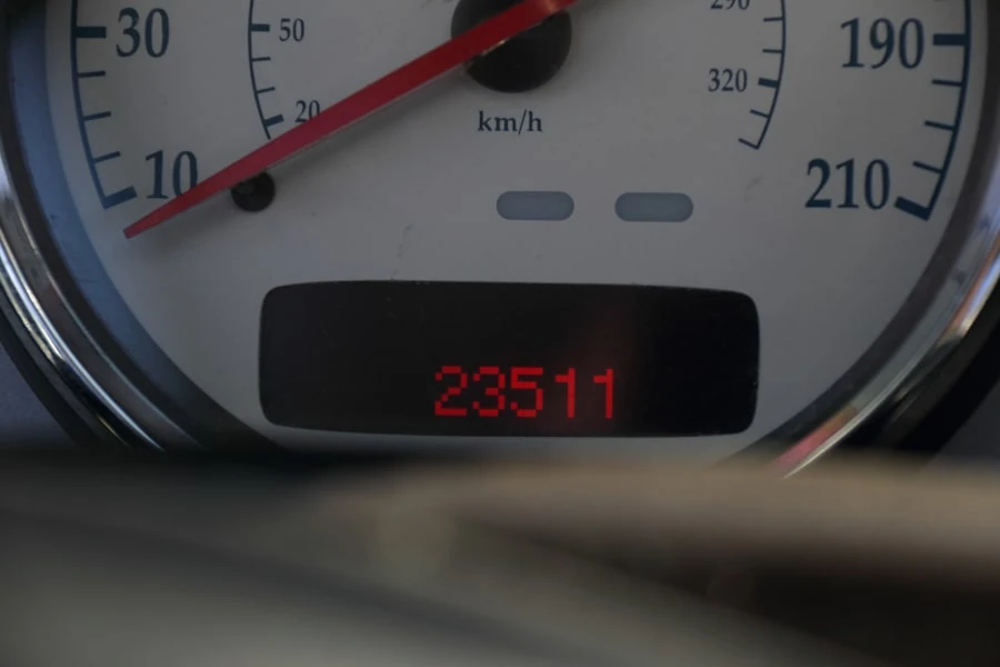 2002 Aston Martin Vanquish 1st Gen - Image 18 of 28