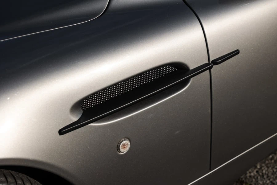 2002 Aston Martin Vanquish 1st Gen - Image 13 of 25