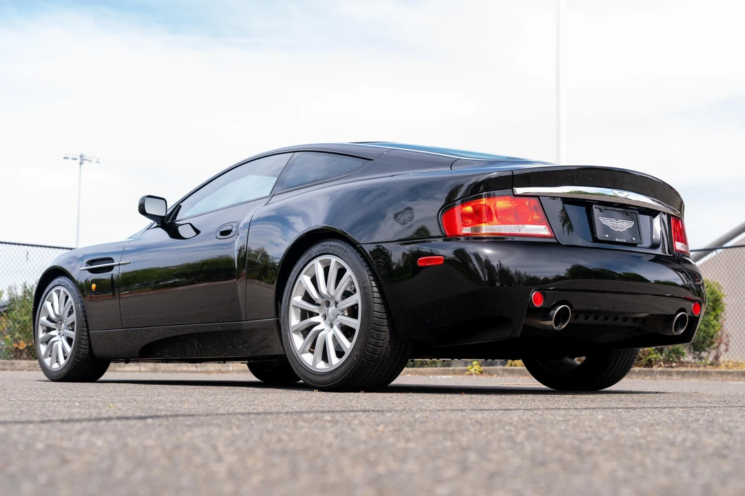 2002 Aston Martin Vanquish 1st Gen - Image 26 of 31