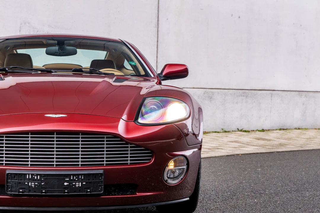 2002 Aston Martin Vanquish 1st Gen - Image 23 of 31