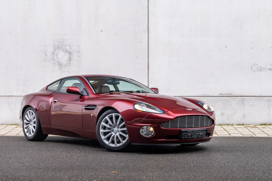 2002 Aston Martin Vanquish 1st Gen - Image 10 of 31