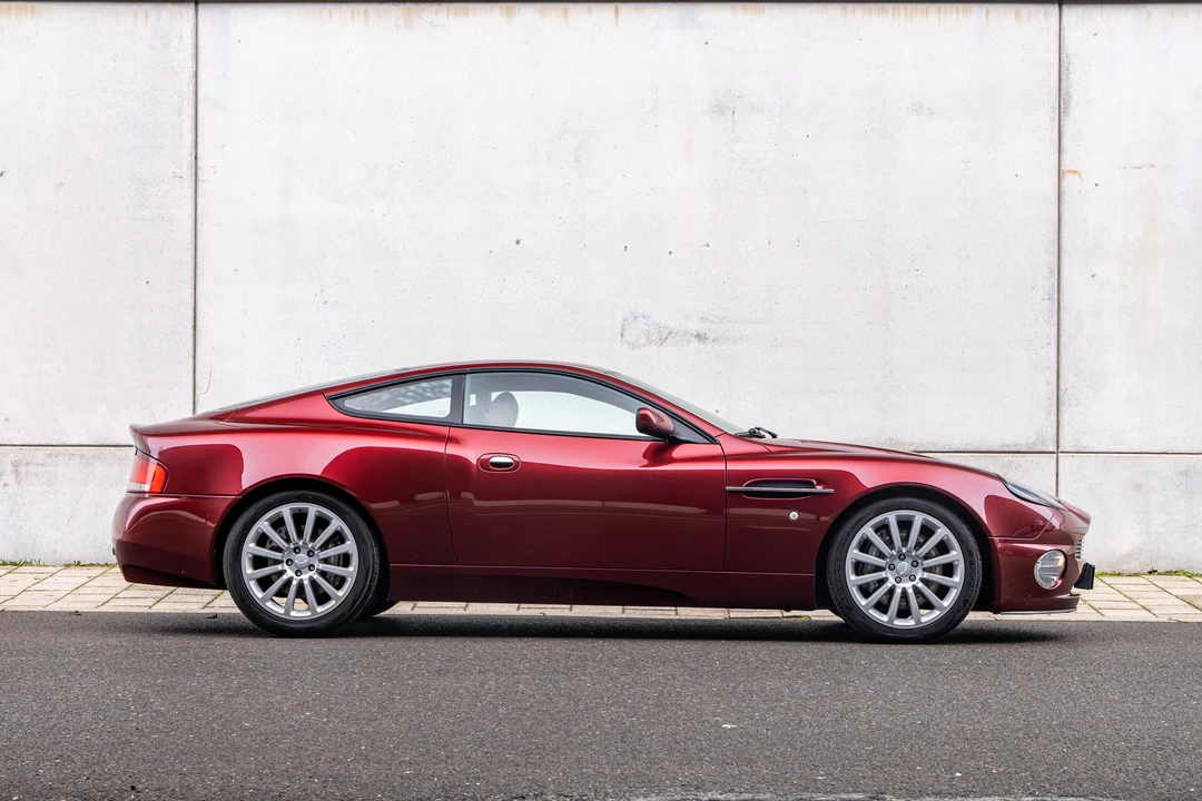 2002 Aston Martin Vanquish 1st Gen - Image 9 of 31