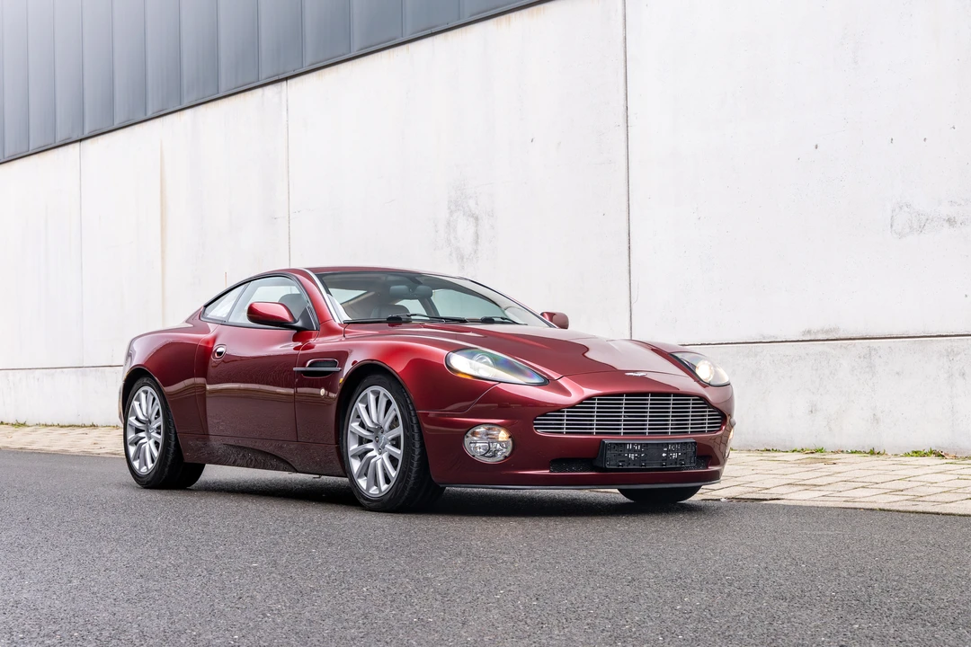 2002 Aston Martin Vanquish 1st Gen - Image 11 of 31