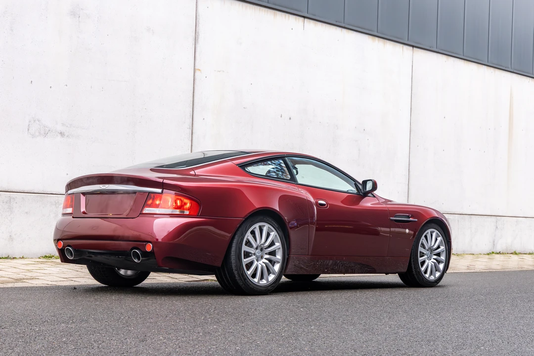 2002 Aston Martin Vanquish 1st Gen - Image 8 of 31