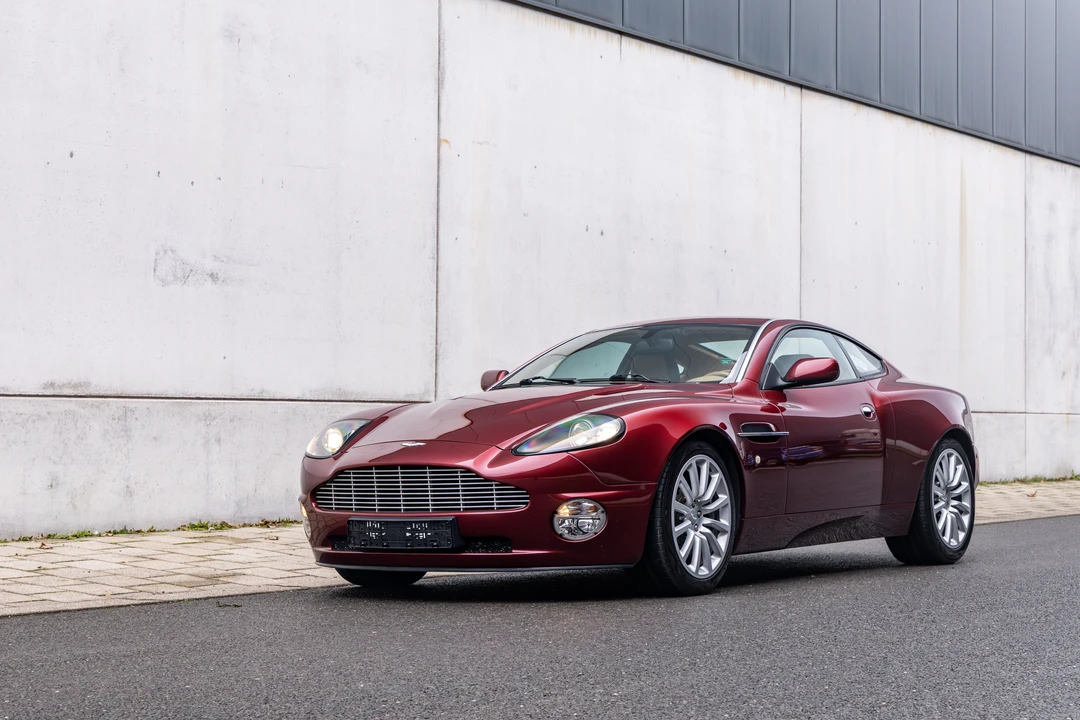 2002 Aston Martin Vanquish 1st Gen - Image 4 of 31
