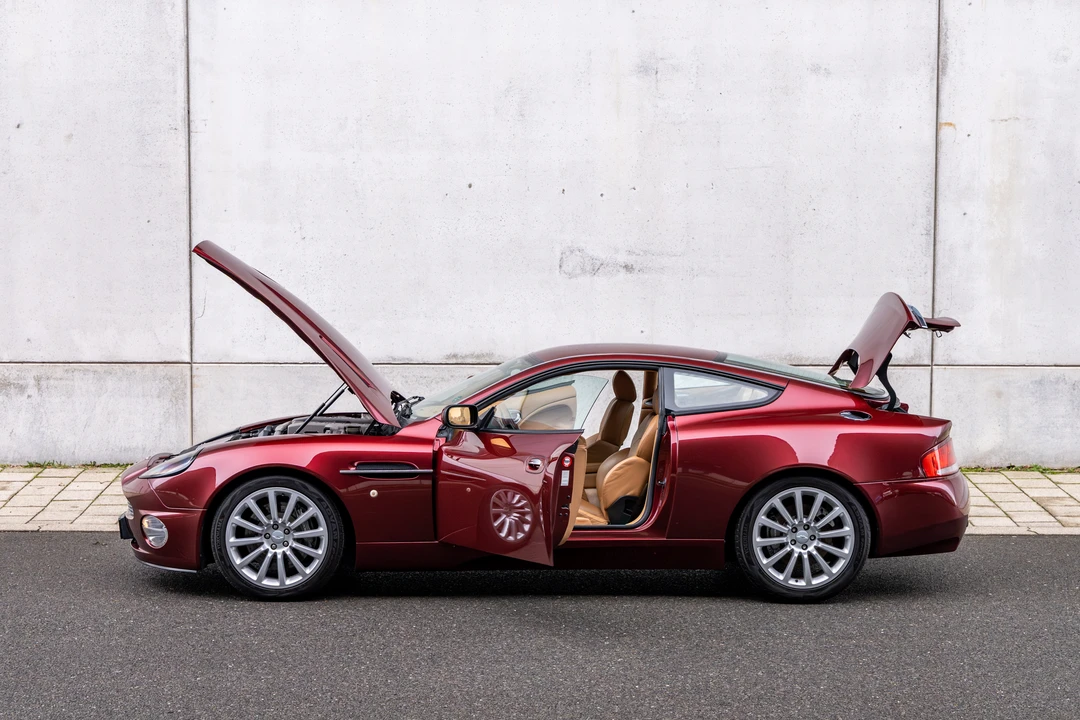 2002 Aston Martin Vanquish 1st Gen - Image 13 of 31