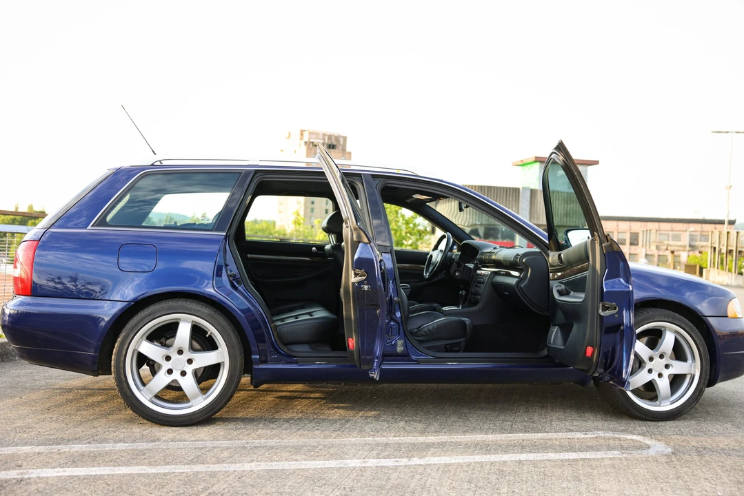 2002 Audi B5 S4 - Image 24 of 31