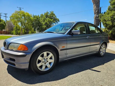 2002 BMW 325i Sedan