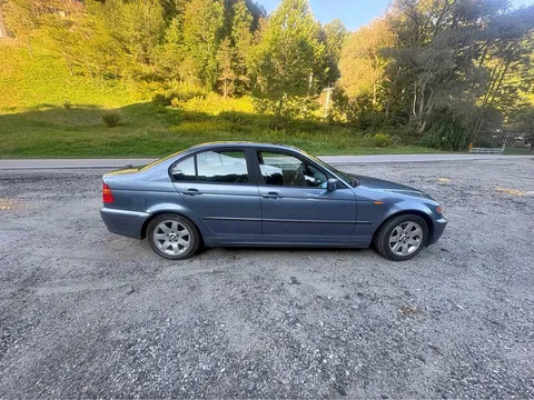 2002 BMW 3 Series 320i Sedan