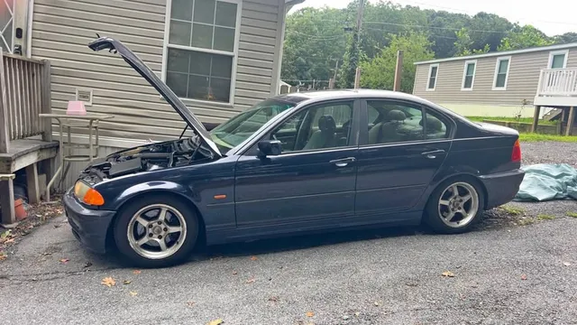 2002 BMW 3 Series 325i Sedan