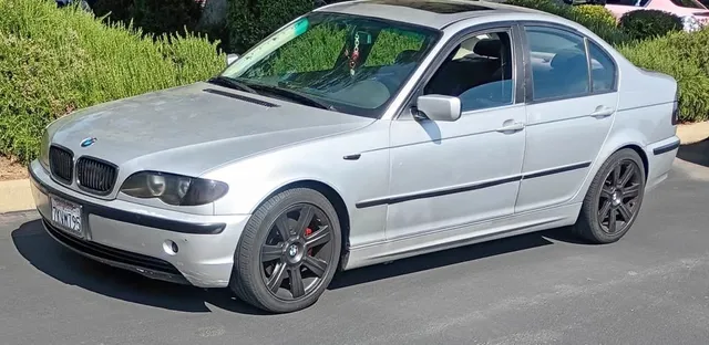 2002 BMW 3 Series 325i Sedan 4D
