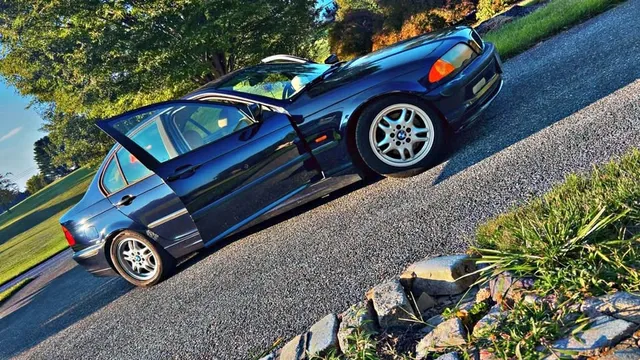 2002 BMW 3 Series 325i Sedan