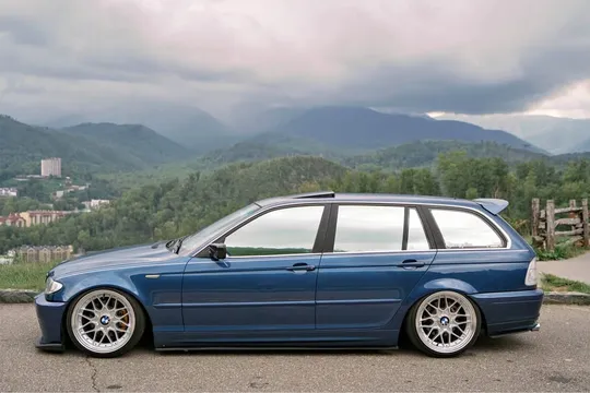 2002 BMW 3 Series 325xi Wagon 4D