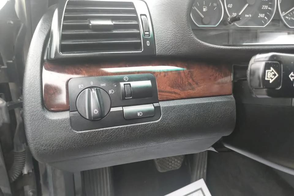 2002 BMW E46 330i & 330Ci - Image 3 of 6