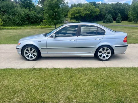2002 BMW 3 Series 330xi Sedan