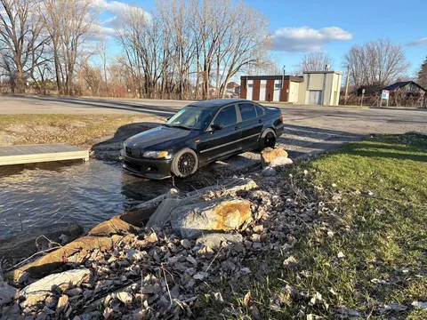 2002 BMW 320i