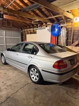 2002 BMW 325i Sedan