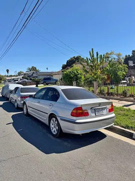 2002 BMW 325i Sedan