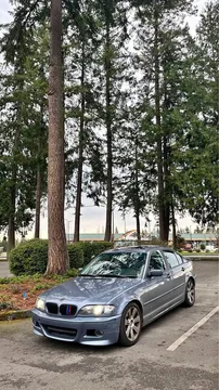 2002 BMW 325i Sedan