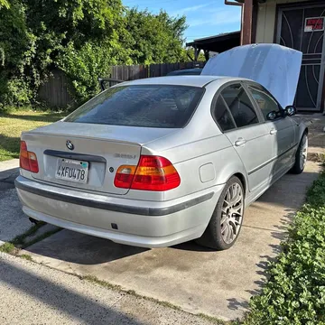 2002 BMW 325i Sedan