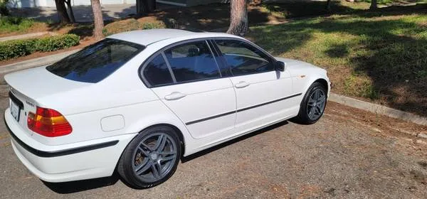 2002 BMW 325i