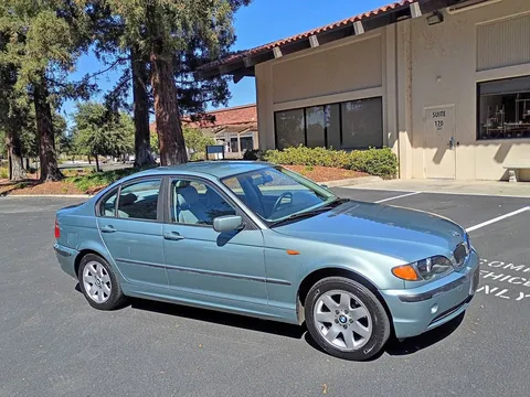 2002 BMW 325i Sedan