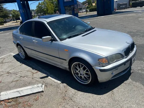 2002 BMW 325i Sedan