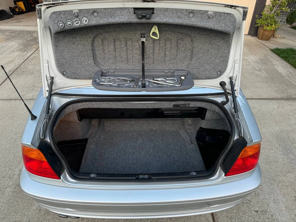 2002 BMW E46 330i & 330Ci - Image 12 of 13