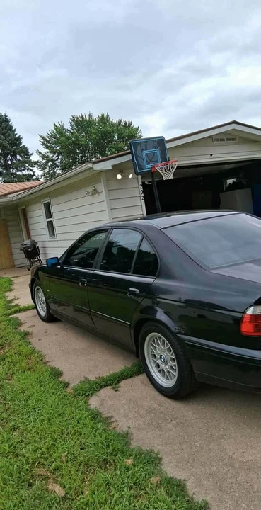 2002 BMW E39 5 Series - Image 2 of 3