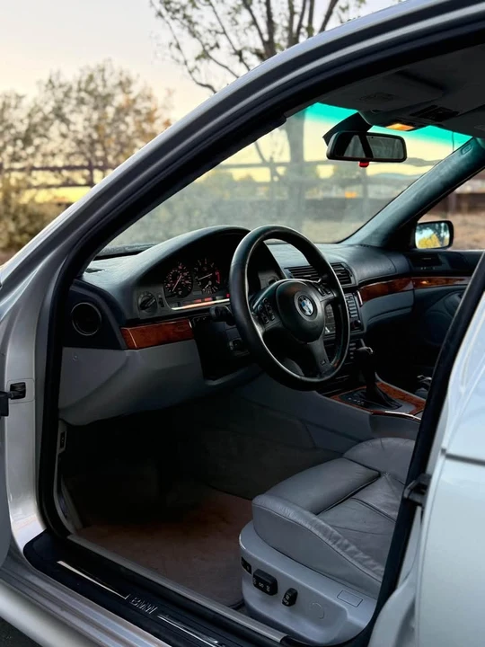 2002 BMW E39 540i - Image 9 of 15
