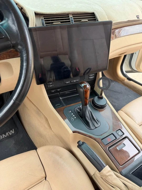 2002 BMW E39 540i - Image 9 of 20