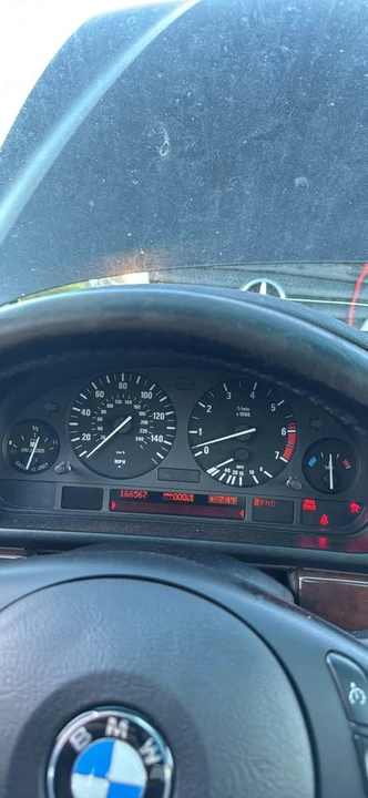 2002 BMW E39 540i - Image 8 of 9