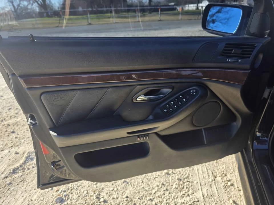 2002 BMW E39 540i - Image 8 of 9