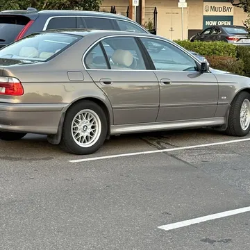 2002 BMW 525i