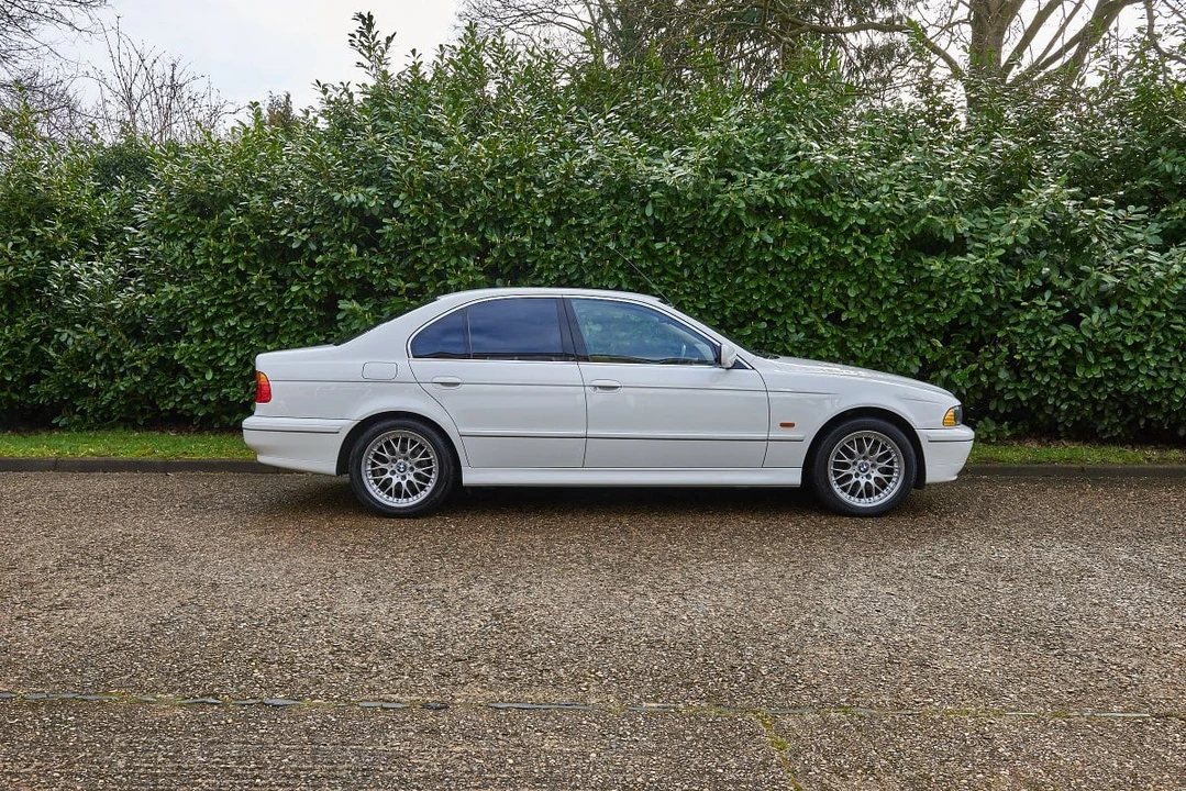 2002 BMW E39 540i - Image 12 of 30