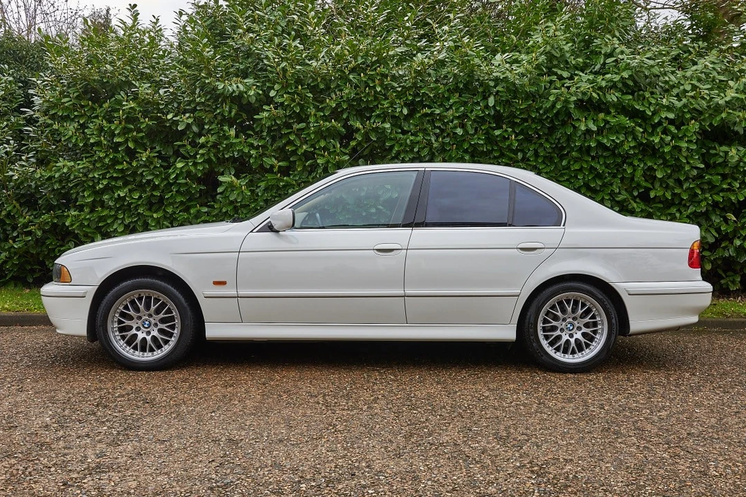 2002 BMW E39 540i - Image 15 of 30
