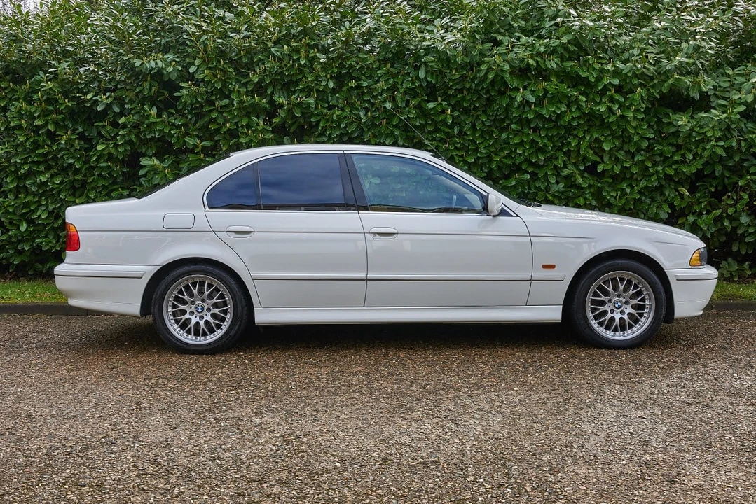 2002 BMW E39 540i - Image 24 of 30